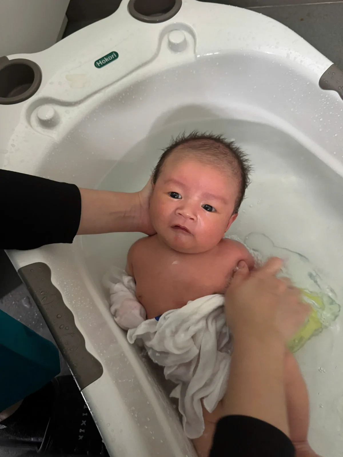 Vệ sinh cho bé trong hoạt động chăm sóc thực tế